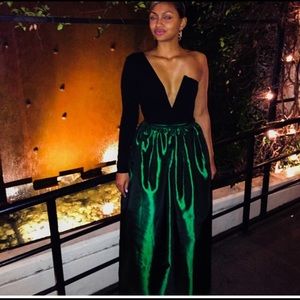 Blk v cut one shoulder top